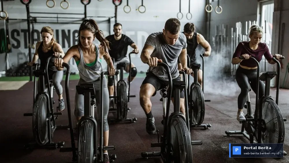 HYROX vs. CrossFit 2026: Mana yang Tepat untuk Perjalanan Kebugaran Anda di Indonesia?