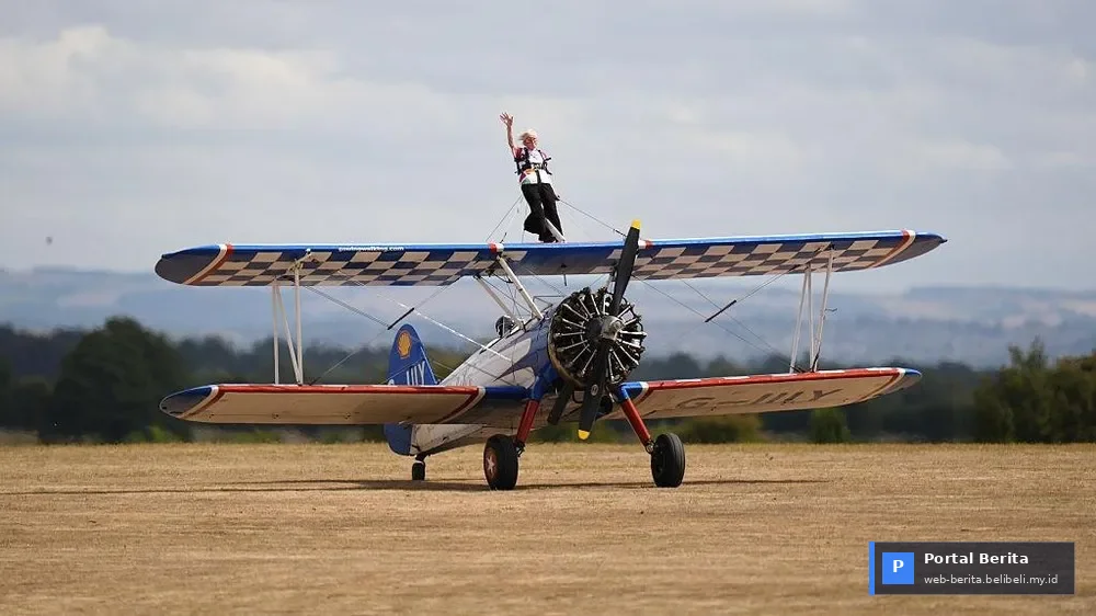 Inspirasi 2026: Nenek Betty Bromage, 97, Taklukkan Langit dan Stroke dengan 'Wing Walking' Pemecah Rekor