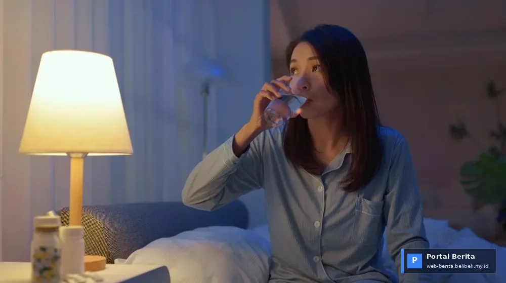 Mitos atau Fakta? Dokter Ungkap Kebenaran Minum Air Tengah Malam dan Kesehatan Ginjal di Tahun 2026